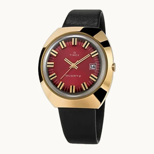 Q 1972 Reissue Date Reloj de cuarzo de 43 mm para hombre, Negro/Oro/Borgoña, Moderno