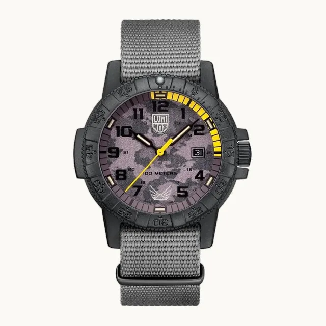 x Volition America - Reloj gigante de tortuga marina, 44 mm, 10 ATM | Gris y negro, XS.0321.BO.VOL