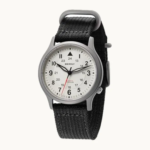 Reloj de pulsera de titanio para hombre, resistente al agua, 5 ATM, luminoso, militar, para hombres y mujeres, r